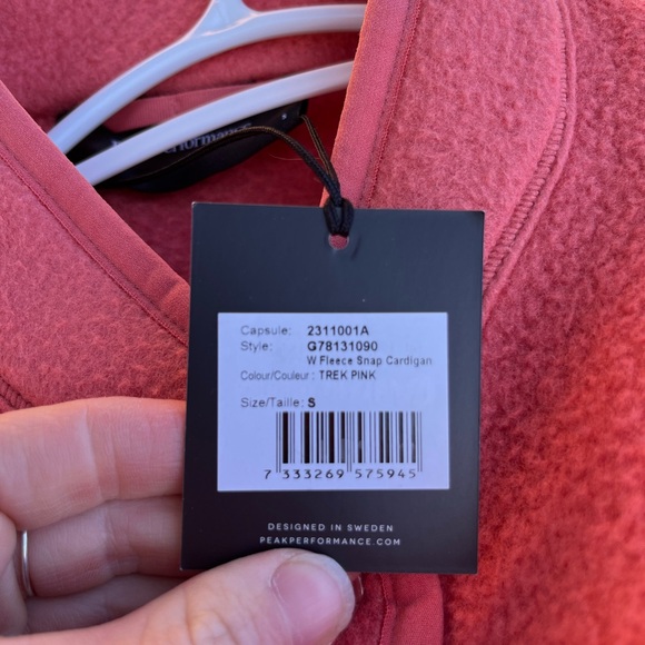 Peak Performance Fleece - Picture 5 of 5